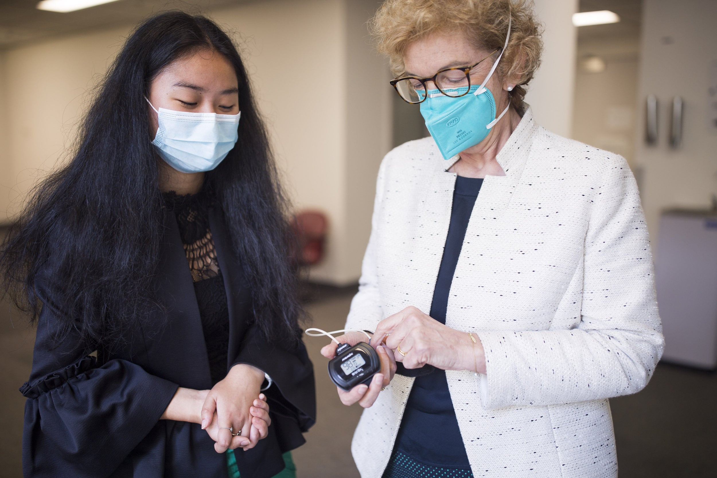 Professor Robyn Guymer (right) and Ms Wendy Fang with a pulse oximeter. Image credit: Anna Carlile.