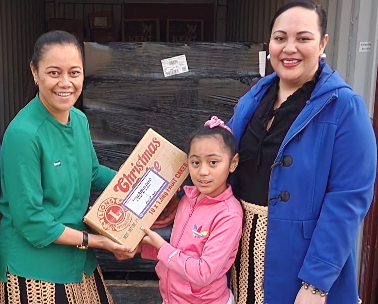 Defini Tau'alupe-Tai from Specsavers Belconnen (from left), HRH Princess Halaevalu Mata'aho Tuku'aho and HRH the High Commissioner of Tonga to Australia, Princess Angelika Lātūfuipeka Tuku'aho.
