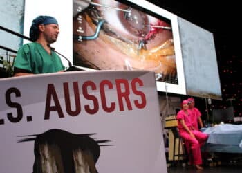 Dr Florian Kretz presenting a complicated case. Image: Prime Creative Media.