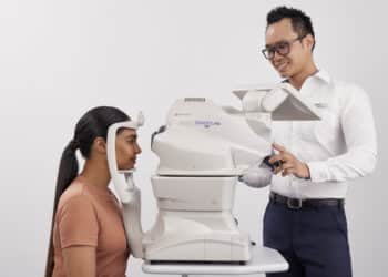 Each week, Specsavers optometrists in Australia refer more than 7,000 patients with detected diabetes to KeepSight. Image: Specsavers.