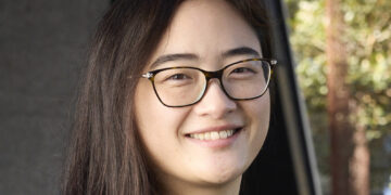 After working as an optometrist and not seeing people improve with current therapies, Dr Daisy Shu entered the world of research as a way to develop novel therapeutics. Image: Daisy Shu.