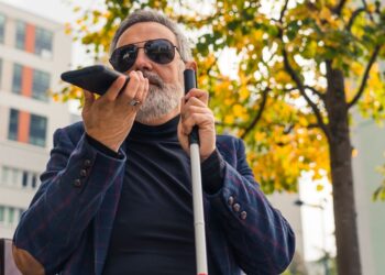 There is a new service available for people living with low vision. 
Image: Poppy Pix/Shutterstock.com