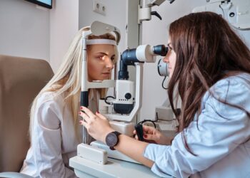 Optometry is hitting its ratios in Australia, according to a recent global poll. Image: Fxquadro/stock.adobe.com