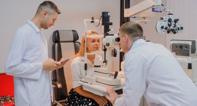 One of the most effective ways to bridge the gap between theoretical knowledge and practical skills is through clinical placements.
Image: Med Studio/shutterstock.com